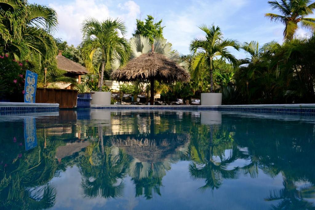 Bananas Apartments Adults Only Palm Beach Екстер'єр фото