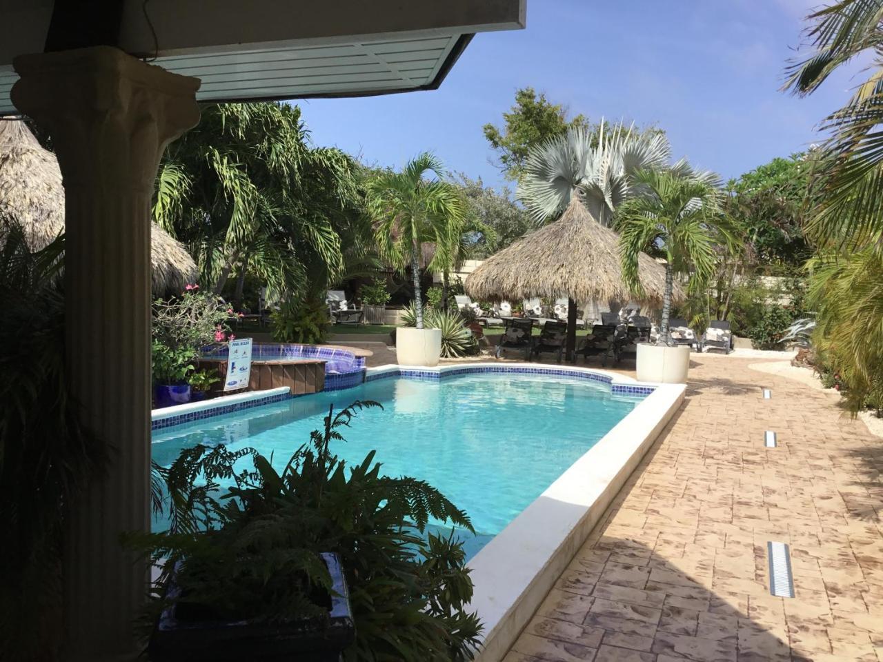 Bananas Apartments Adults Only Palm Beach Екстер'єр фото