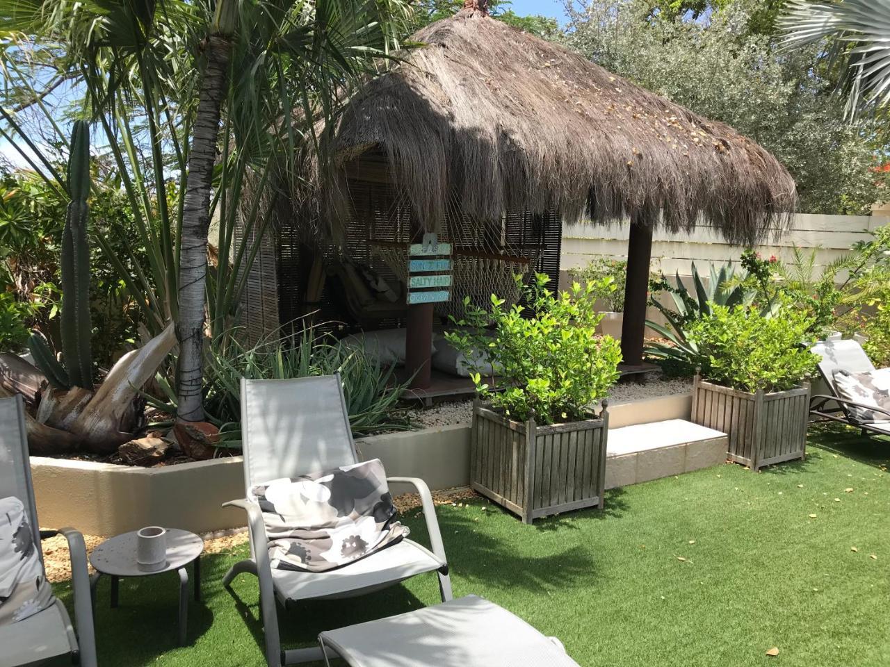 Bananas Apartments Adults Only Palm Beach Екстер'єр фото